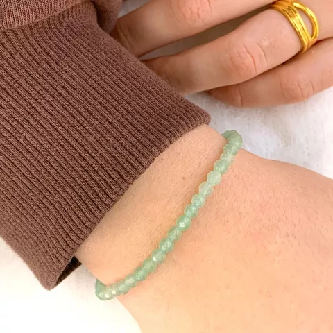 grön aventurin armband i silkes snöre 17 cm plua 3 cm x 4,1 mm