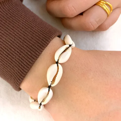 shell mussla armband i silkes snöre 17 cm plus 4 cm  x 14,2 mm