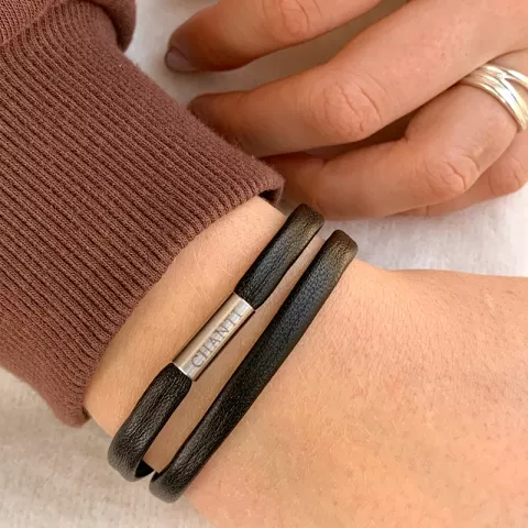 Platt svart läder armband i stål  x 6 mm