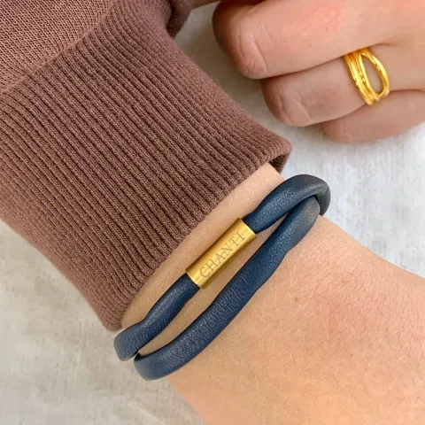 Platt blå armband i läder med förgyllt stål lås  x 6 mm