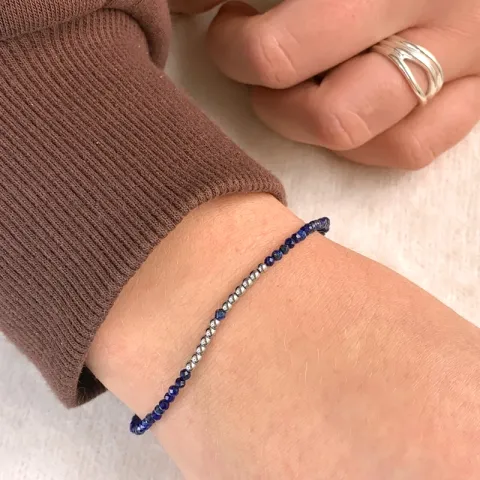 mörkblå sten armband med lapis og hematite.