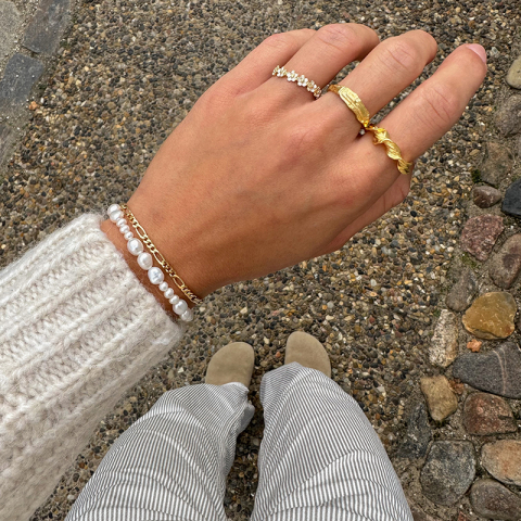 Blandad storlek armband med sötvattenspärlor
