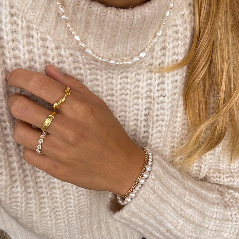 Blandad storlek halsband med sötvattenspärlor