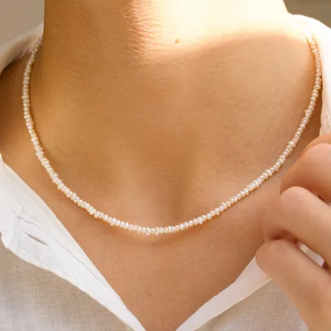 3 mm halsband med sötvattenspärlor