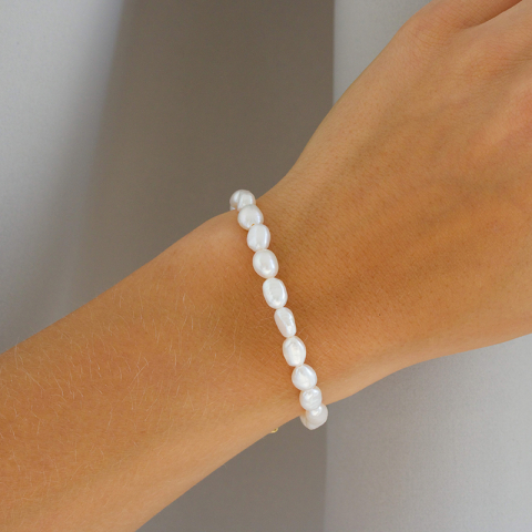 6 mm armband med sötvattenspärlor