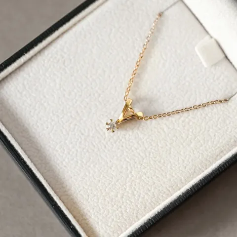 0,05 ct lab grown diamant hängen i 9 carat guld 0,05 ct