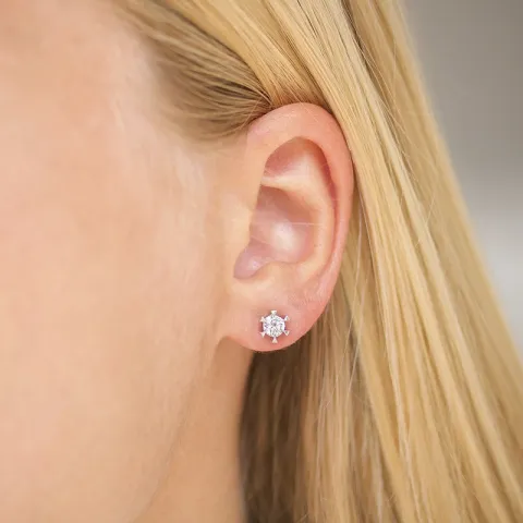 2 x 0,30 ct lab grown diamant solitäreörhängestift i 14 karat vitguld med lab grown diamant 