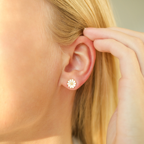 prästkrage örhängen i förgyllt silver - Maggie