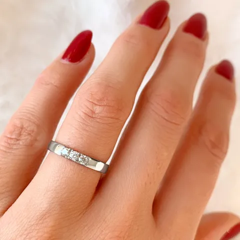kampajn - alliancring i 14 karat vitguld 3 x 0,07 ct