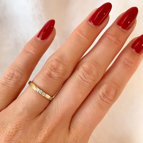 smal alliancring i 14  karat guld 3 x 0.03 ct