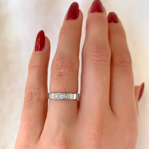 diamant alliancring i 14 karat vitguld 3 x 0,05 ct