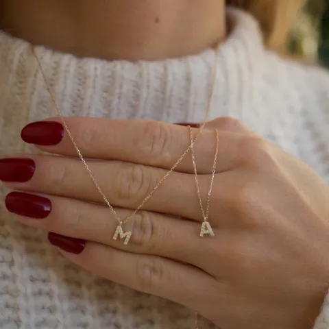 bokstav m zirkon halskedja med berlocker i 8 karat guld - My Letter