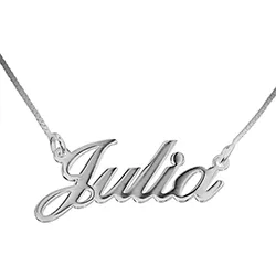 Namnhalsband med hänge i 14 karat vitguld