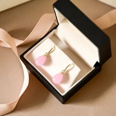 örhängen i 9 karat guld med rosa krystal