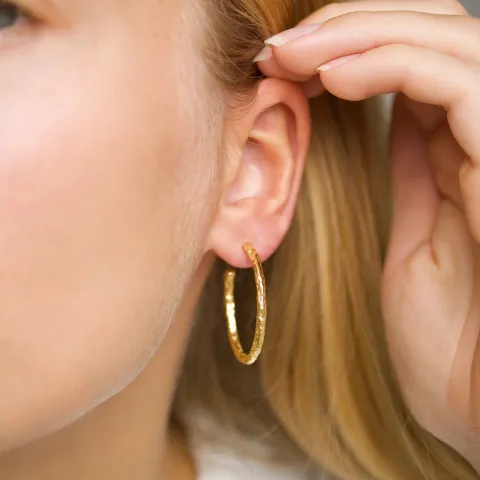 30 mm creol i förgyllt silver