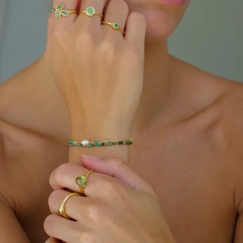 rund prehnite ring i förgyllt silver - Loom Stones