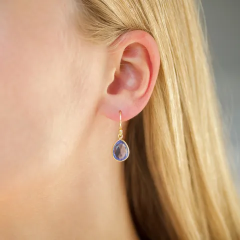 lila kristal örhängen i förgyllt silver - Loom Stones