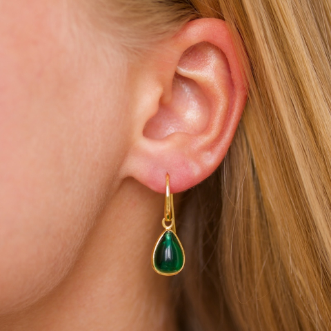 droppe mörkgrön kristall örhängen i förgylld mässing - Loom Stones