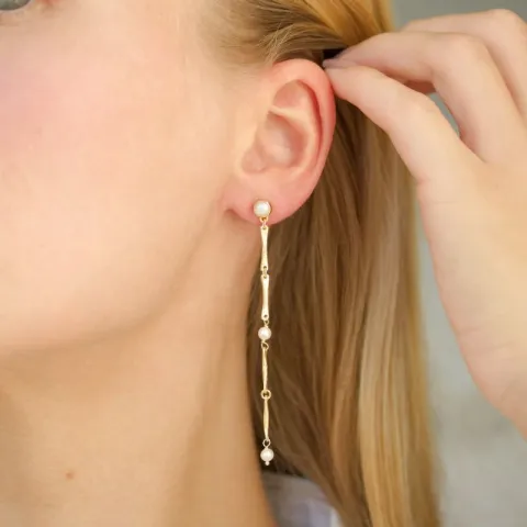 långa pärla kedja örhängen i förgylld mässing - Eliné