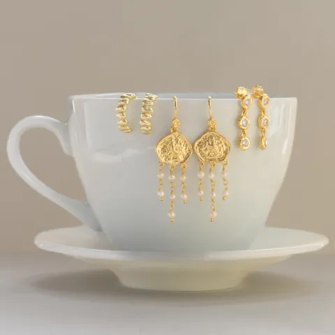 vit pärla örhängen i förgylld mässing - Eliné