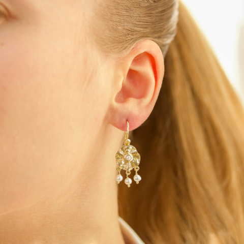 pärla örhängen i förgylld mässing - Eliné