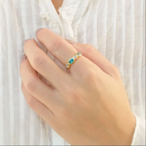 blå kristal ring i förgylld mässing - Eliné