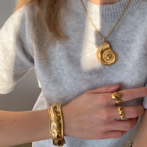 vattentät mussla halsband i förgyllt stål - OCEANA