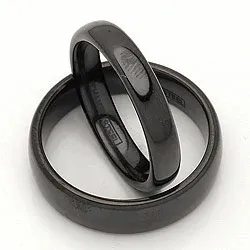 Vigselsringar i svart stål