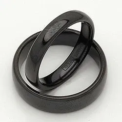 Vigselsringar i svart stål