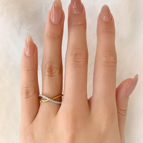 zirkon ring i förgyllt silver med rhodinerat silver