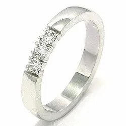 alliancring i 14  karat vitguld 3 x 0,07 ct