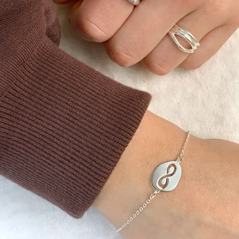 evighet armband i silver med hängen i silver