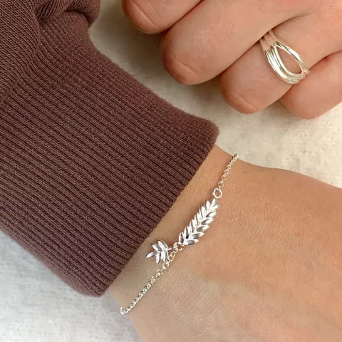 blad armband i silver med hängen i silver