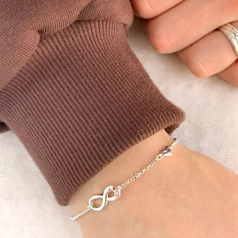infinity hjärta armband i silver med hängen i silver