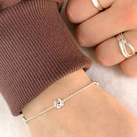 knuta armband i silver med hängen i silver
