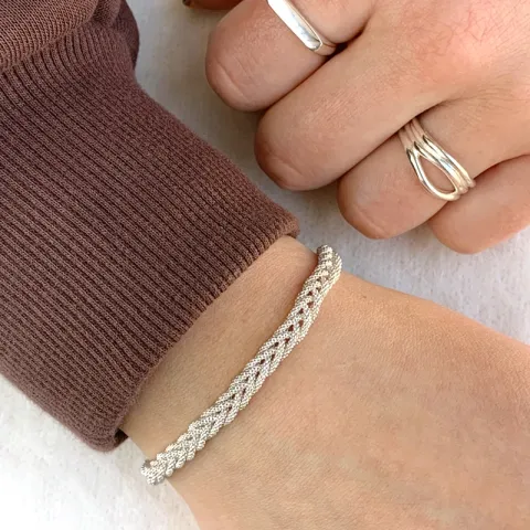 Flätat armband i silver x 4,6 mm