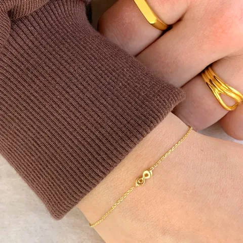 infinity armband i förgyllt silver med hängen i förgyllt silver