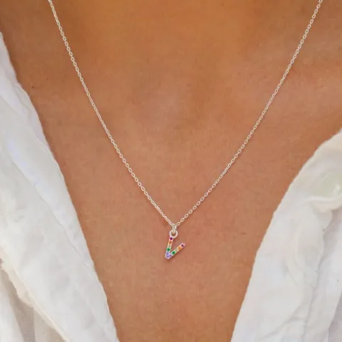bokstav v multifärgat zirkon halsband i silver