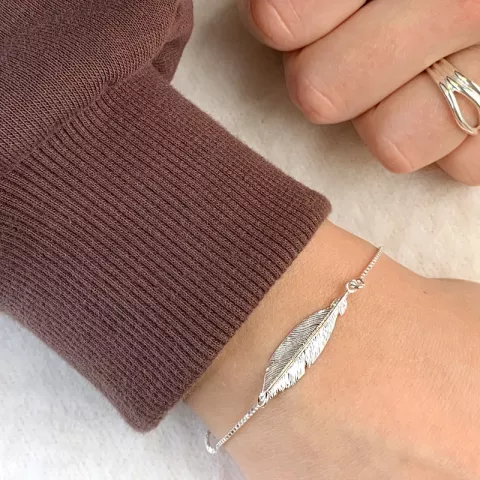 Enkel fjädrar armband i silver