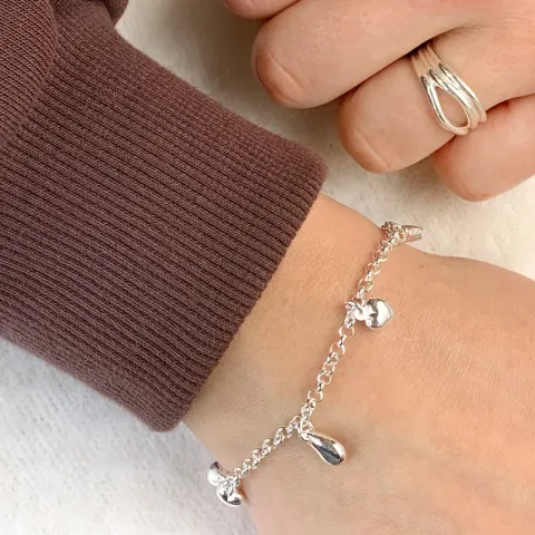 armband i silver med hjärthängen i silver