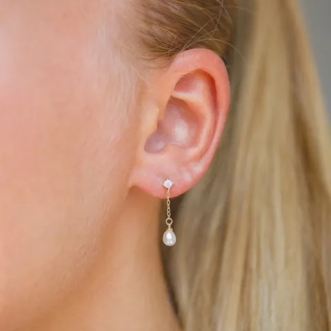 4-4,5 mm pärla kedja örhängen i förgyllt silver