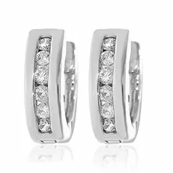 Runda 9 mm diamant creol i 14 karat vitguld med diamanter