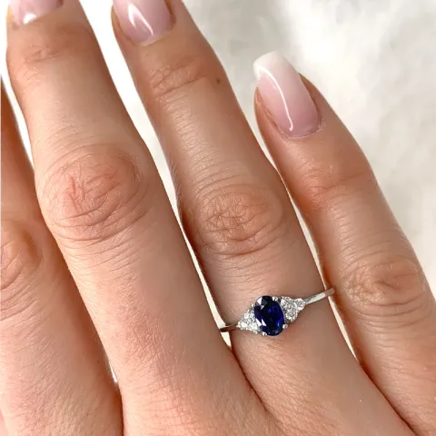 blå safir diamantring i 14  karat vitguld 0,57 ct 0,13 ct