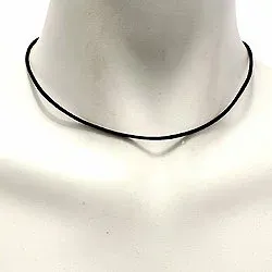 Halsband i sort läder med förgyllt stål lås x 2,0 mm