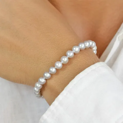 19 cm pärlarmband med sötvattenspärlor.