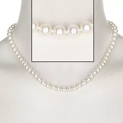 45 cm vit A-graderad pärlhalskedjor med sötvattenspärlor.