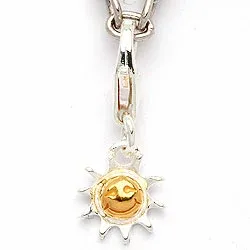 Sol charm i silver med förgyllt silver