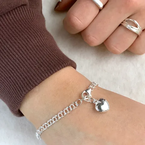 armband i silver med hjärthängen i silver