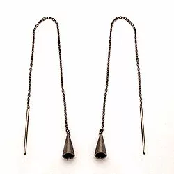 trekantigt ear lines i svart rhodinerat silver