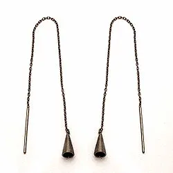 trekantigt ear lines i svart rhodinerat silver